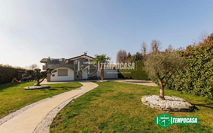 Case in Vendita e in Affitto - 2