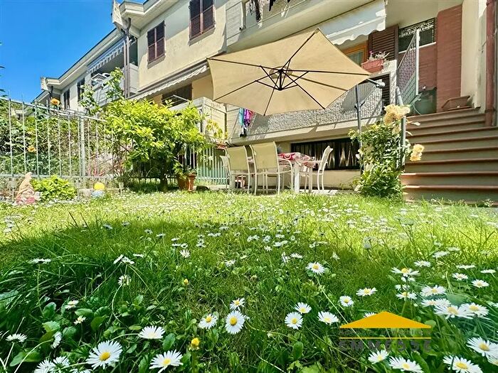 Casa con 7 locali in vendita in Carrara
