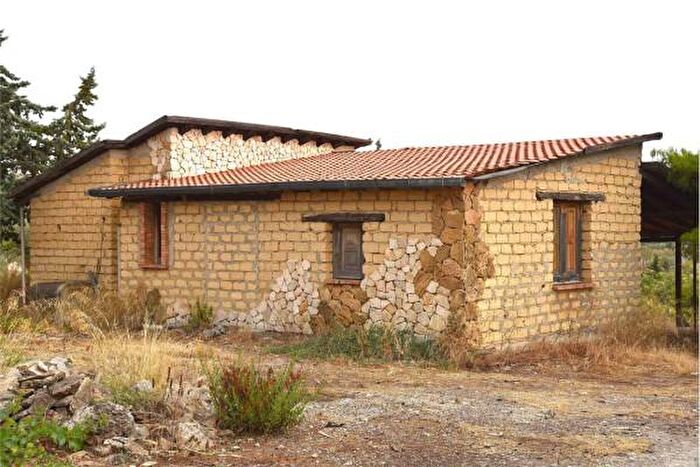 Casa monolocale in vendita in Via Boccadutri, Favara