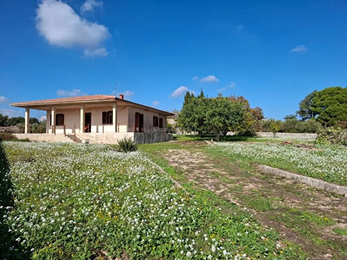 Casa quadrilocale in vendita in Via Rocciola Scrofani, Modica