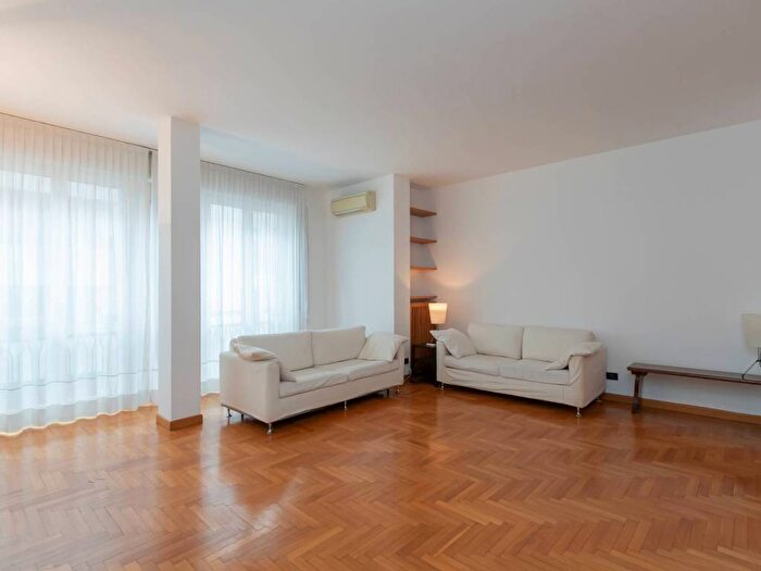 Appartamento quadrilocale in affitto in Via Mosè Bianchi, Amendola Buonarroti, Milano