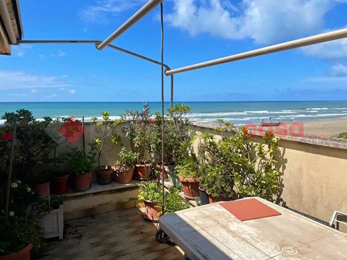 Appartamento quadrilocale in vendita in Lungomare degli Ardeatini, Ardea