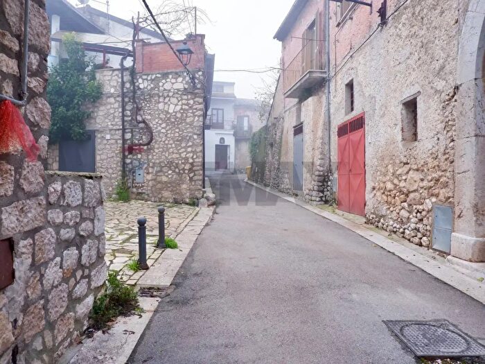 Casa quadrilocale in vendita in Via Europa, Baia E Latina