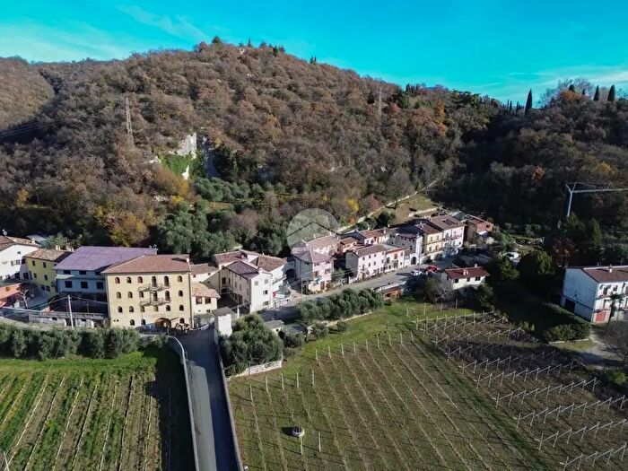 Appartamento quadrilocale in vendita in Località Incaffi, Affi