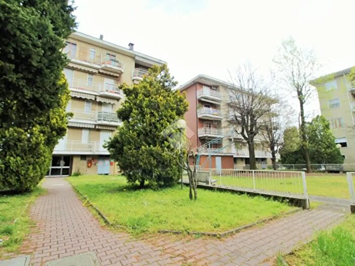 Appartamento trilocale in vendita in Via Mattei Enrico, Sedriano
