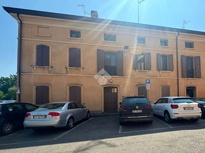 Appartamento quadrilocale in vendita in Piazzale Posta, Castelnovo Di Sotto