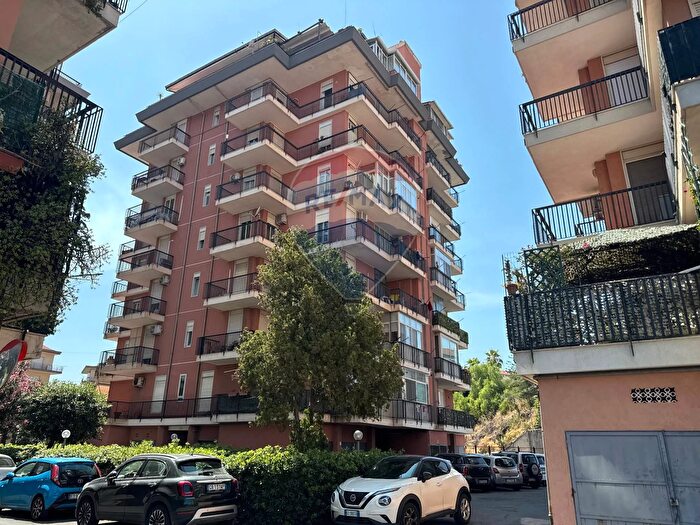 Appartamento con 5 locali in vendita in Via del Canalicchio, Catania