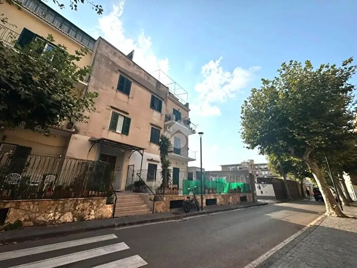 Appartamento trilocale in vendita in Via Guglielmo Marconi, Meta