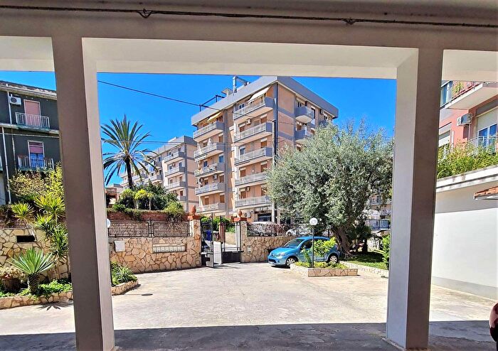 Appartamento con 5 locali in vendita in Viale Acradina, Siracusa