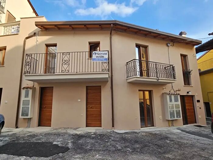 Casa quadrilocale in vendita in Via del Molino Snc, Pizzoli