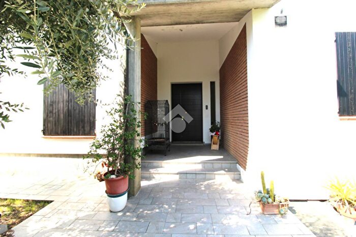 Casa con 8 locali in vendita in Via Calabria, Cesena