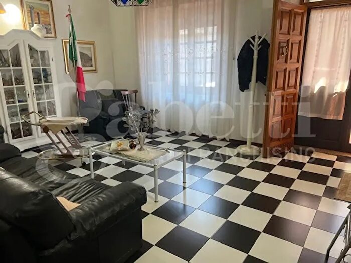 Casa con 5 locali in vendita in Cabras