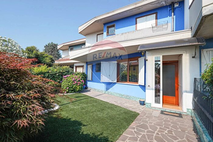 Casa quadrilocale in vendita in Via Cardinal Testa, Boltiere