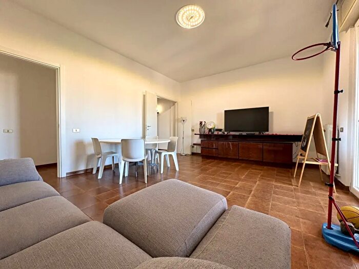 Appartamento con 5 locali in vendita in Via E a Mario, Lecce