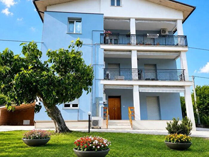Appartamento trilocale in vendita in Cda Colli di Cerrreto SS, Teramo