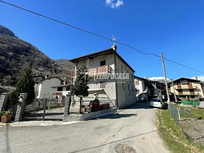 Casa con 7 locali in vendita in Praie, Locana
