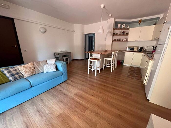 Appartamento trilocale in affitto in Via Vittorio Veneto, Sarnico