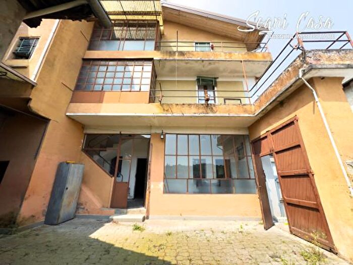 Casa con 6 locali in vendita in Via Abate Salvatore Lirelli, Borgosesia