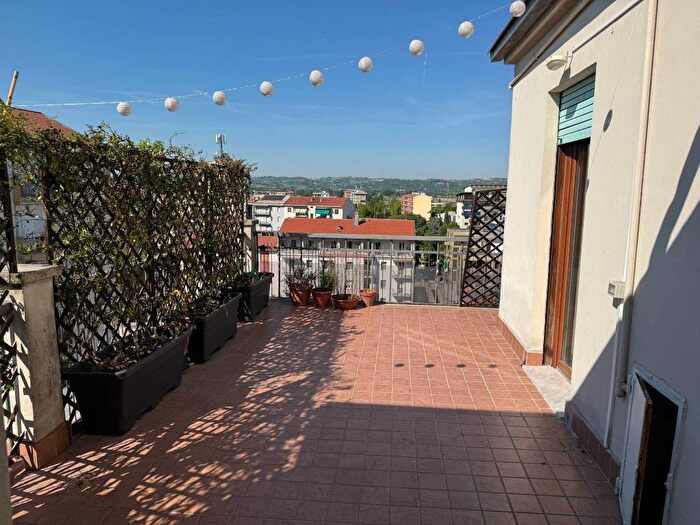 Appartamento quadrilocale in affitto in Via Tortona, Piazza Genova, Alessandria