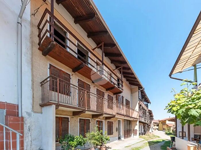 Casa quadrilocale in vendita in Vicolo Bartumè, Vallo Torinese