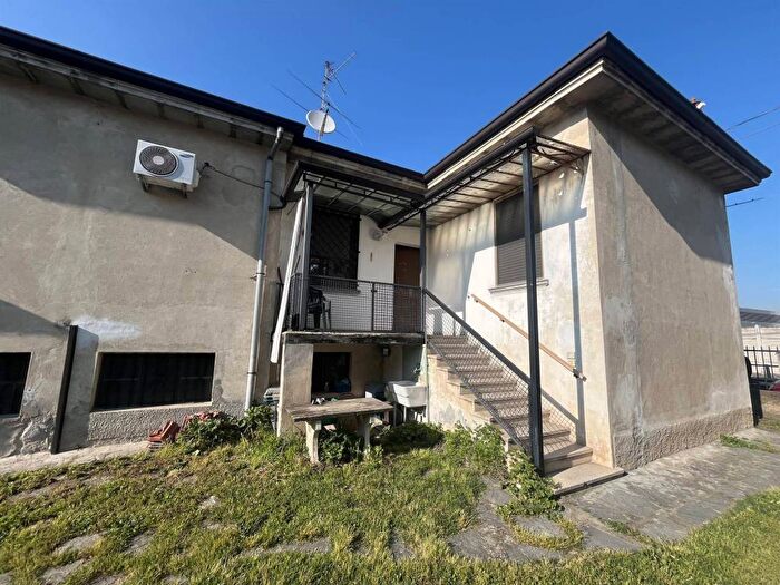 Casa trilocale in vendita in Strada Regina, Corso Genova Esselunga, Vigevano