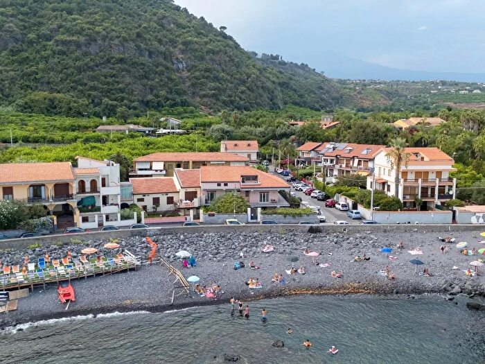 Casa con 20 locali in vendita in Ia Argenta, Acireale