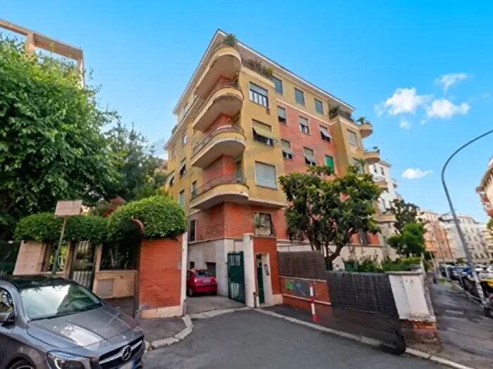 Appartamento quadrilocale in affitto in Via Alessandro Serpieri, Roma