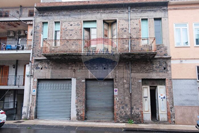 Casa quadrilocale in vendita in Via Principe di Piemonte, Fiumefreddo Di Sicilia