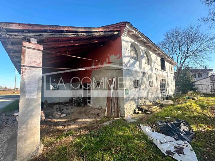 Casa con 13 locali in vendita in Refrontolo