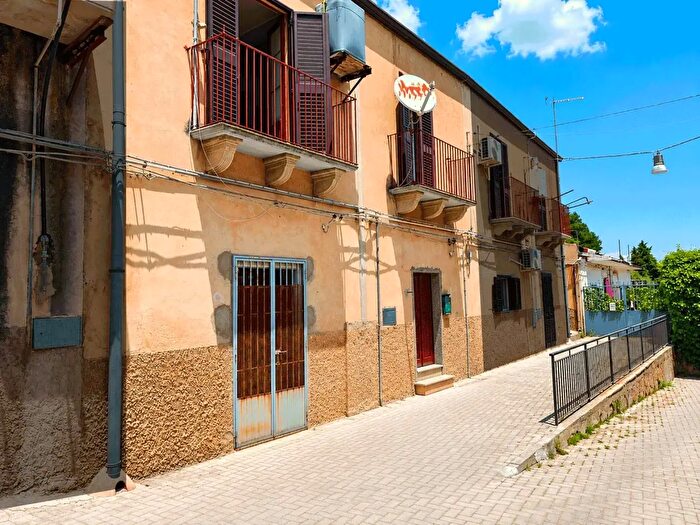 Casa quadrilocale in vendita in Via Salvatore Lo Tauro, San Michele Di Ganzaria