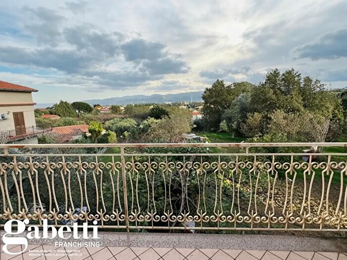 Appartamento con 5 locali in vendita in Cda Cresta Snc, Naso