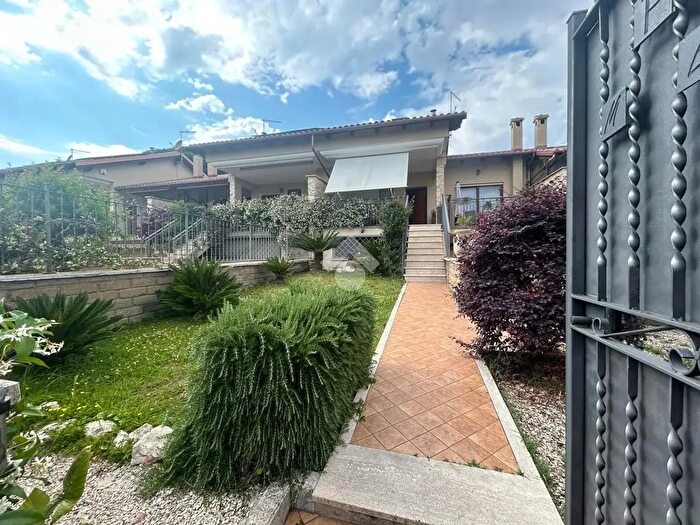 Casa quadrilocale in vendita in Via Nettunense, Marino