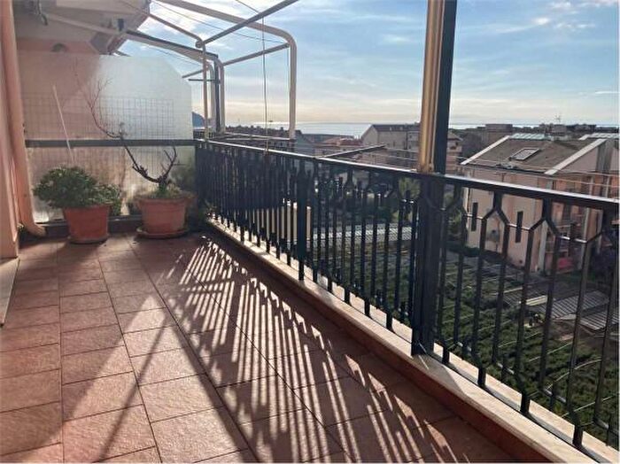 Appartamento trilocale in vendita in Via Kennedy, Albenga