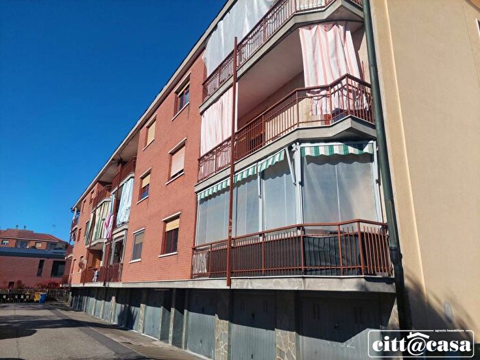 Appartamento con 5 locali in affitto in via nino costa, Centro, Chivasso