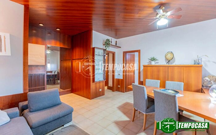 Casa quadrilocale in vendita in Strada Robecco, Magenta