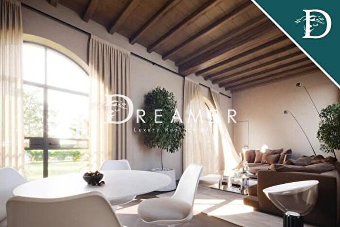 Appartamento con 6 locali in vendita in Via della Chiesa, Firenze