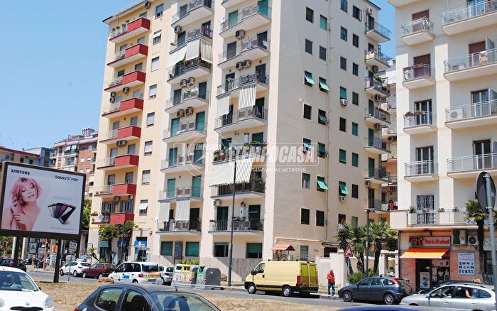 Appartamento trilocale in vendita in Viale di Augusto, Napoli