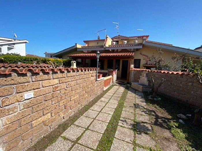 Appartamento bilocale in affitto in via Lago di Como, Campo Ascolano Villaggio Tognazzi, Pomezia