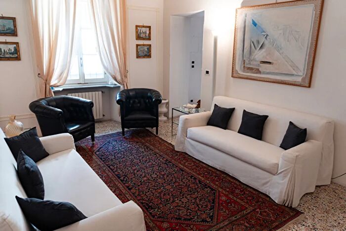 Appartamento quadrilocale in vendita in Vicolo del Monte, Piacenza