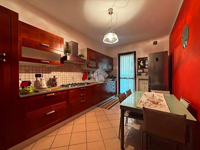 Appartamento quadrilocale in vendita in Largo Dietro Castello, Castagnole Piemonte
