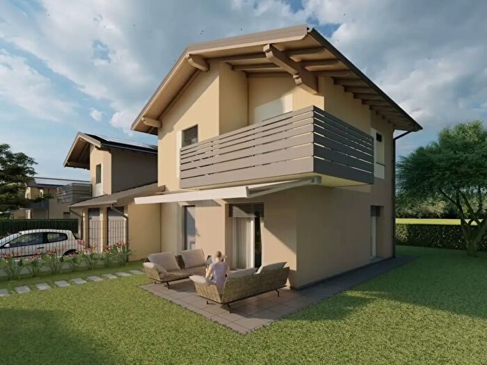 Casa trilocale in vendita in Via Fornaci, Ternate