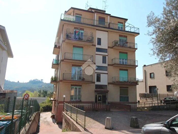 Appartamento trilocale in vendita in Via Ferruti, Montopoli Di Sabina