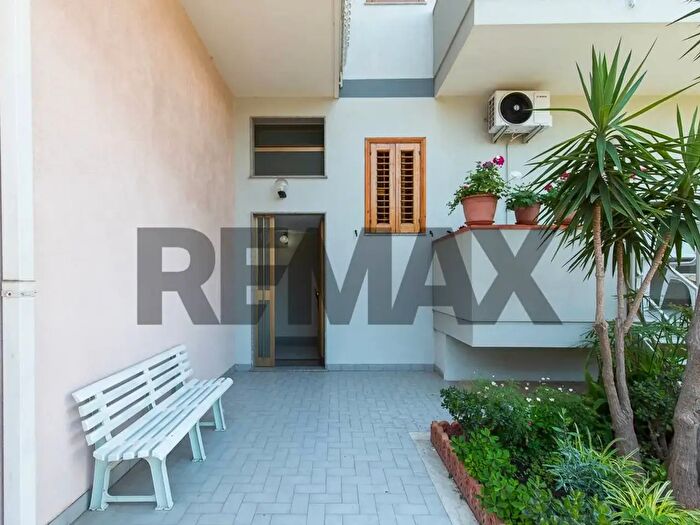 Appartamento con 5 locali in vendita in Via Trieste, Acireale