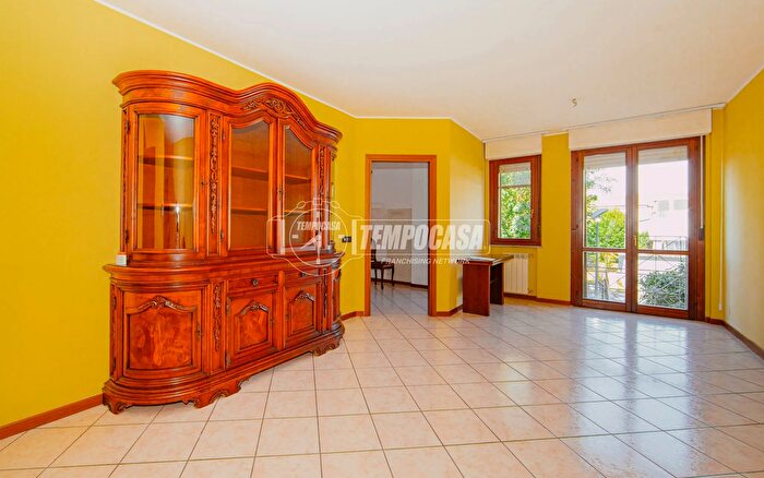 Appartamento trilocale in vendita in Via Luigi Cadorna, Mortara