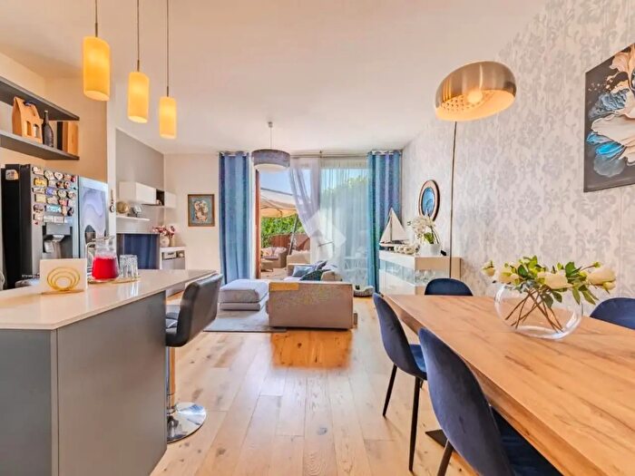 Appartamento quadrilocale in vendita in Viale Giovanni Suzzani, Milano