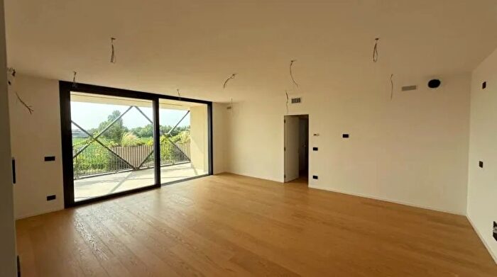 Appartamento quadrilocale in vendita in Piazza Giuseppe Mazzini Camponogara, Camponogara