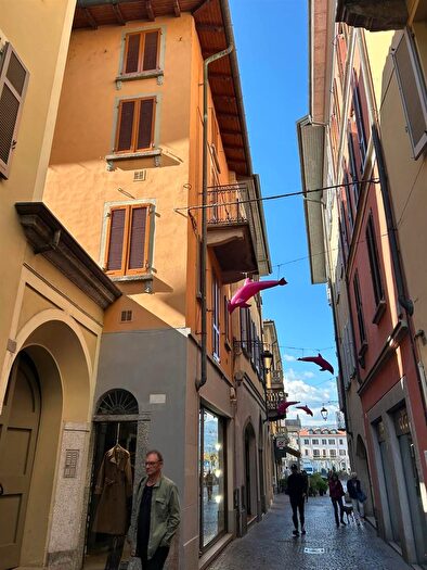 Casa con 5 locali in vendita in Corso Cavour, Arona