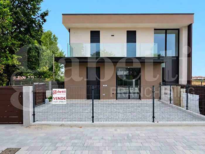 Appartamento con 5 locali in vendita in Via Villanova H, Portogruaro