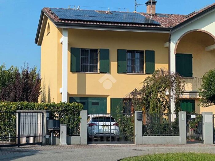 Casa quadrilocale in vendita in Via Nilde iotti, Correggio