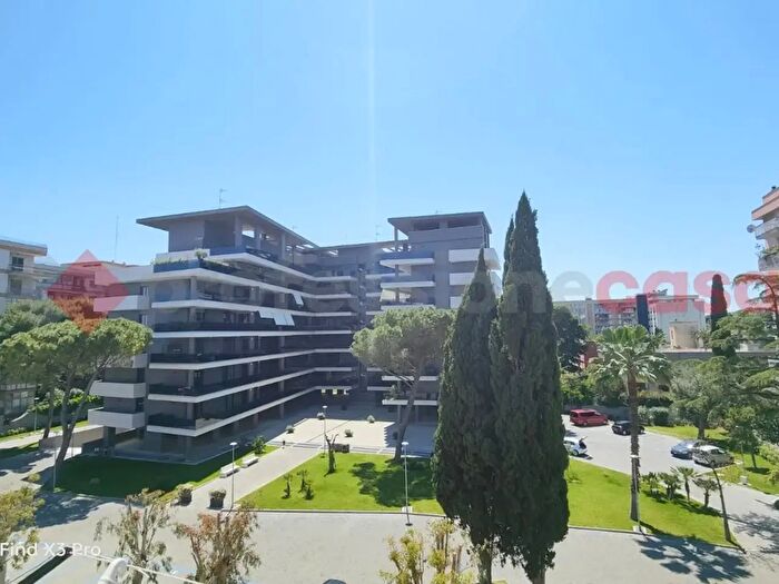 Appartamento trilocale in vendita in Corso De Gasperi, Bari